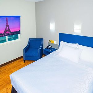 Studio Z, Ascend Hotel Collection
